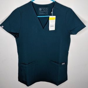 NWT Casma Three-pocket scrub top from Figs